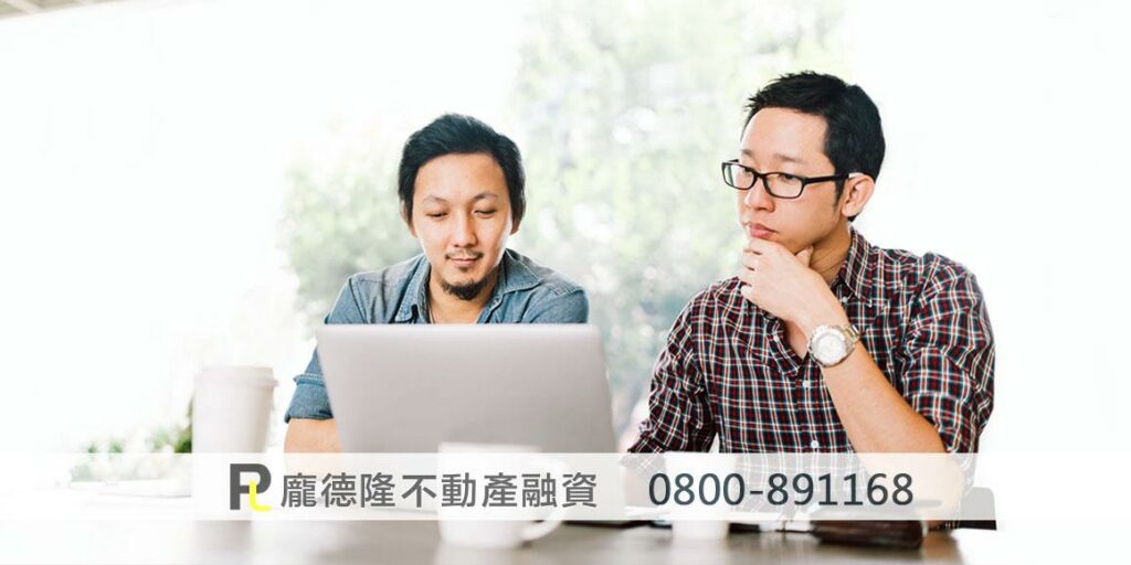2 men discussing