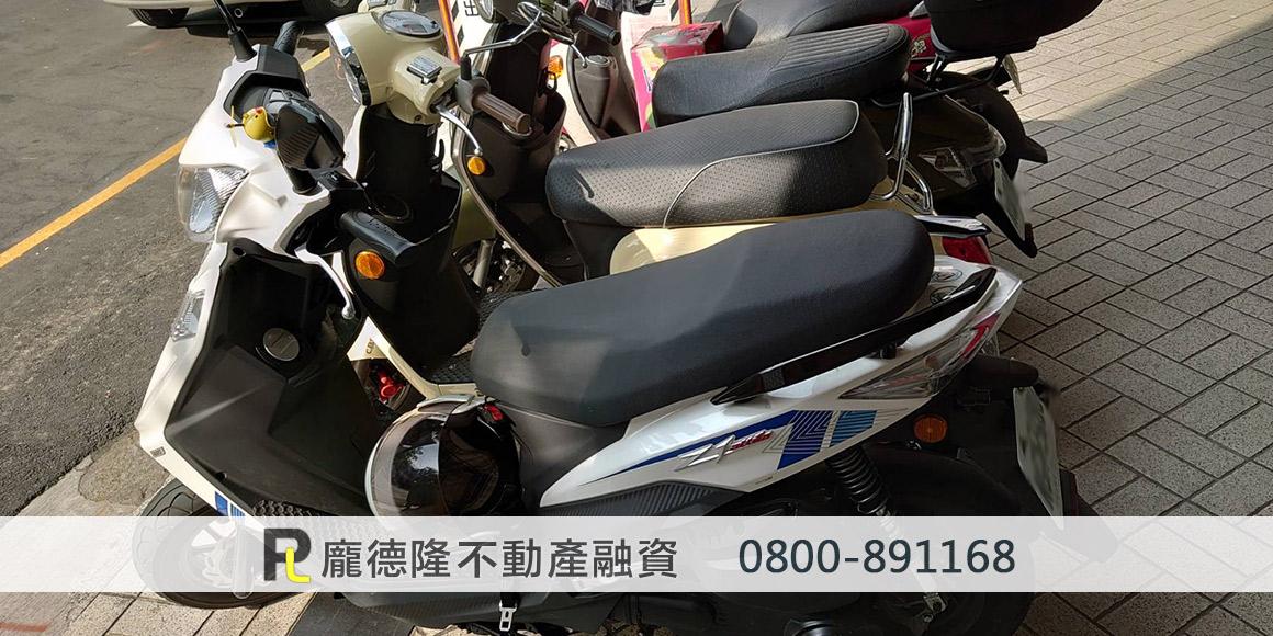 路上的整排機車