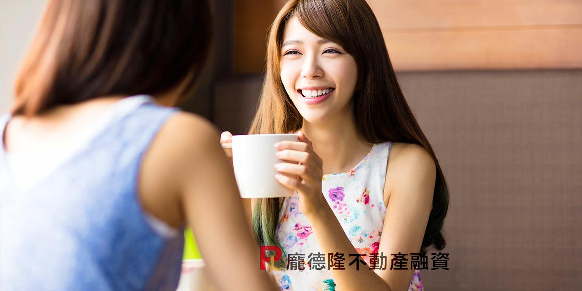 喝茶女孩